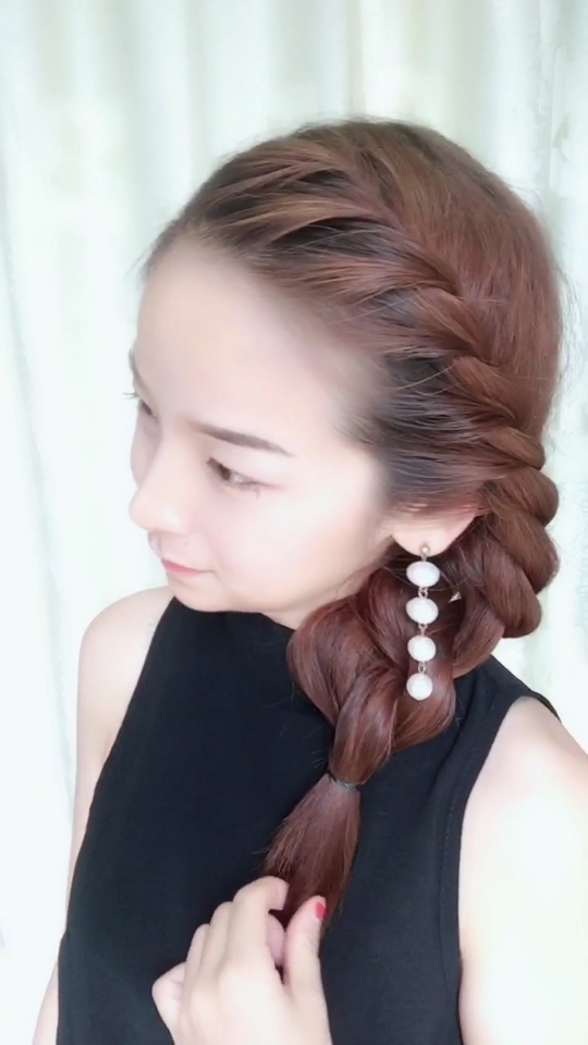 适合知性女人的两股侧编发