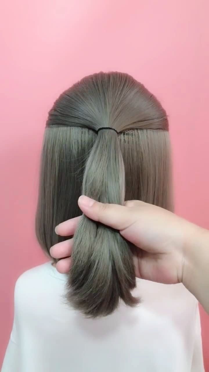 短发女生这样编头发很漂亮哦