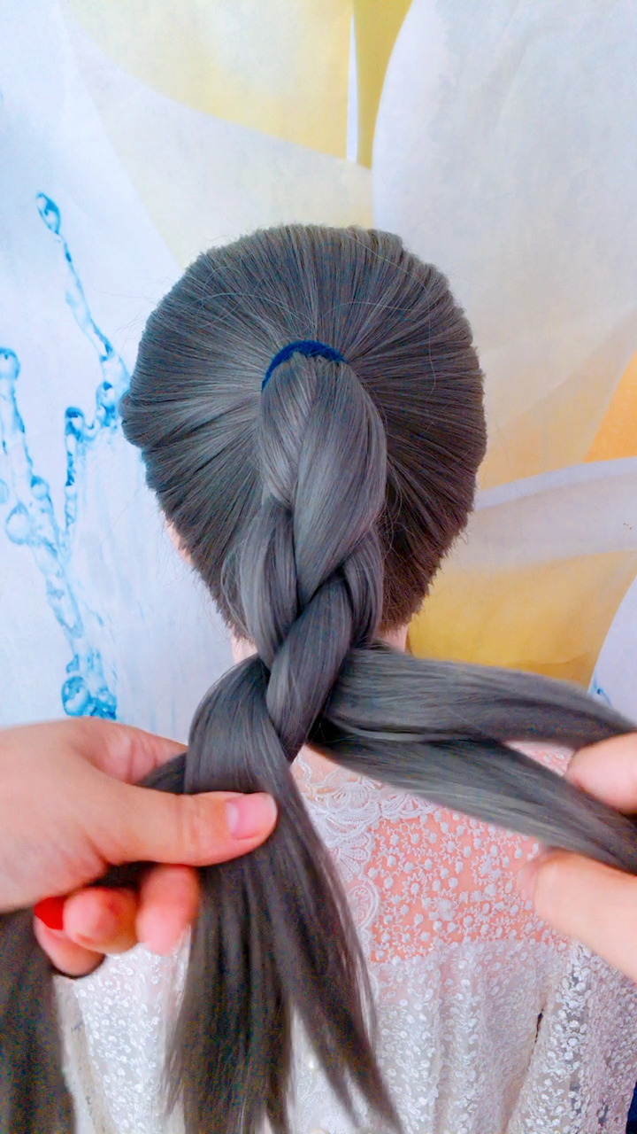 四股圆辫教程,喜欢双击关注,支持微视平台,官方人员辛苦7815