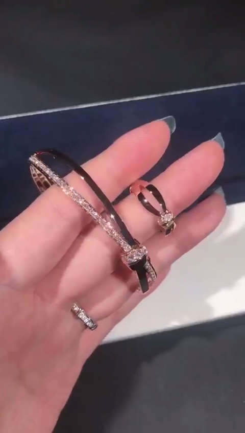 au750 高圆圆女神款 chaumet尚美巴黎手镯 微镶嵌一级棒 精湛工艺