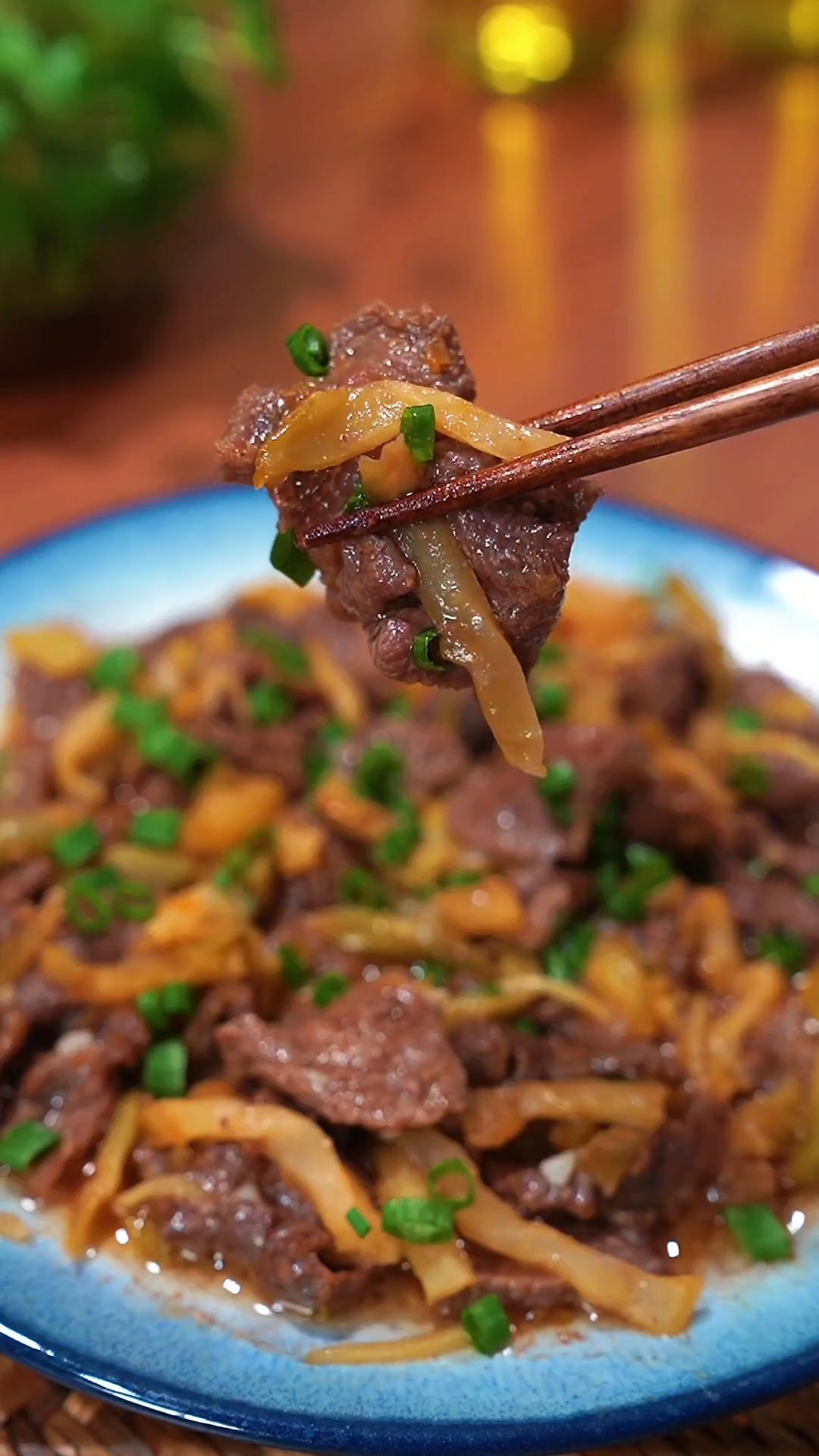 榨菜蒸牛肉,几分钟就能搞定,简单好吃@经纪人小微