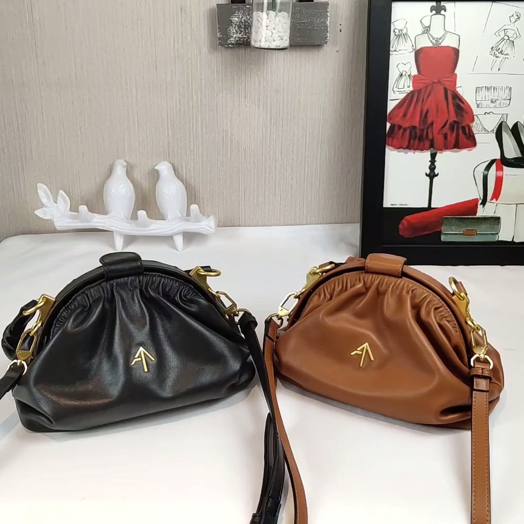 土耳其箭头包褶皱云朵包马努新款  货号9267 尺寸27×12×17cm 头层