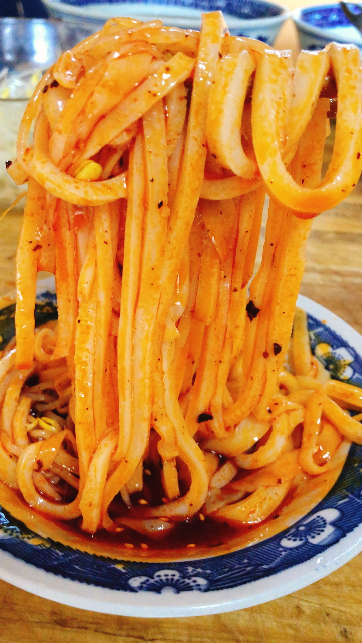 师傅教学做的手工秦镇米皮,有木有诱惑到你呢?