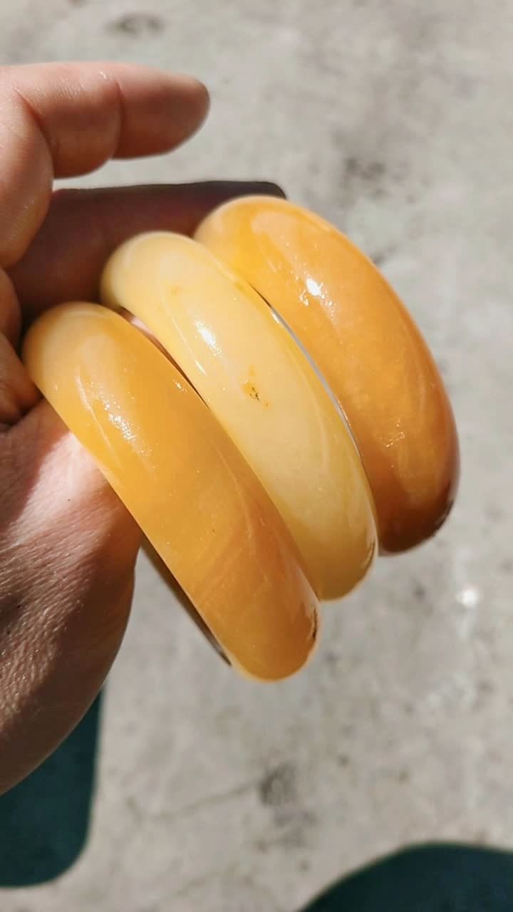 云南黄腊石手镯100米一个包邮喜欢的加13988239846