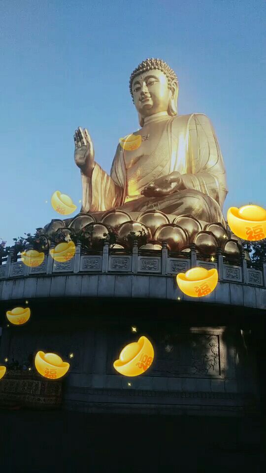 华岩寺的金佛为您送金元宝啦,快来拜拜!