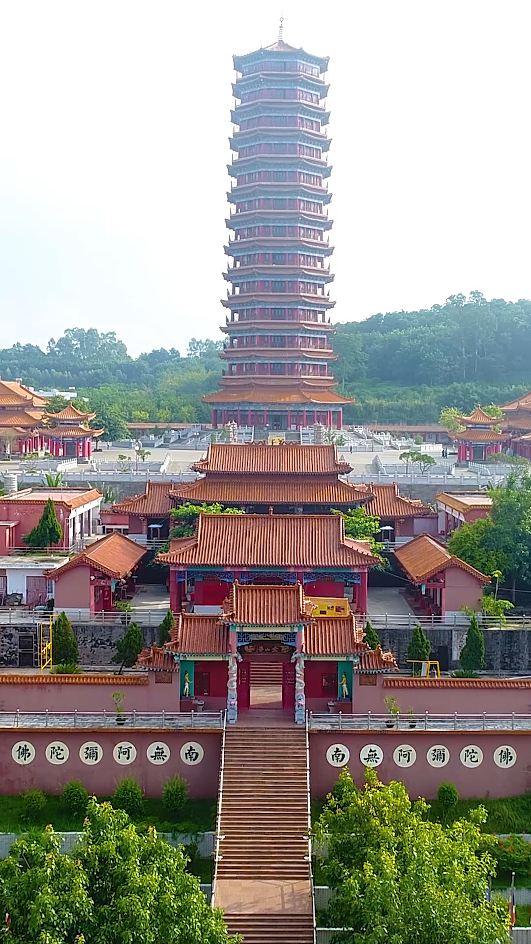 航拍海南省澄迈县金山寺世界最高(88米16层)万福长寿药师佛塔.