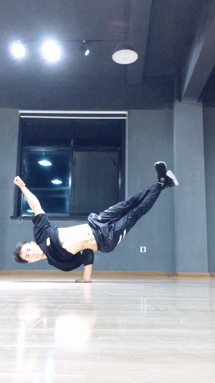 炫酷街舞精彩练习瞬间