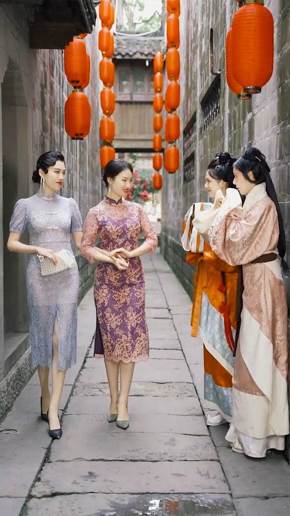 当旗袍遇到曲裾的先秦淑女步伐,你更喜欢哪个呢?