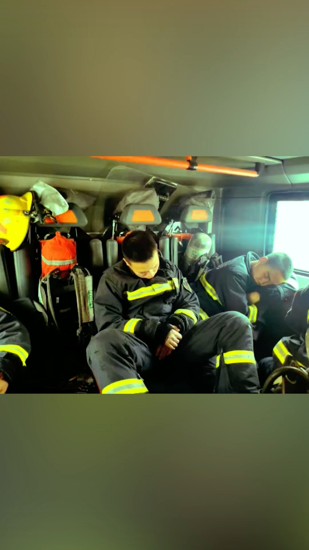 出警不断,消防员在车上睡着了!