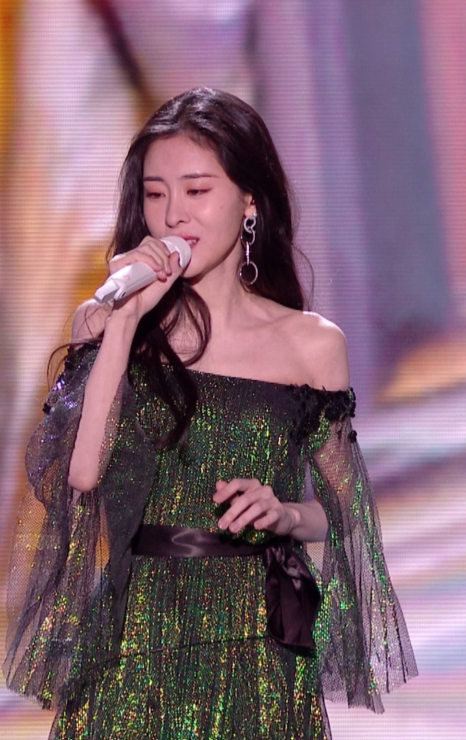 浙江卫视跨年 张碧晨携新歌《逢生》和观众见面,极具辨识度的唱腔和