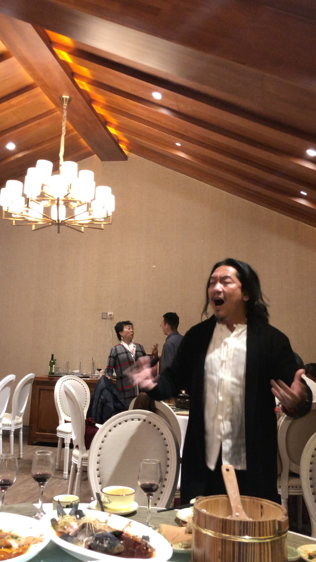 手机现场拍发:纳西族著名歌手金甲劲松(国家五个一工程奖得主,央视"我