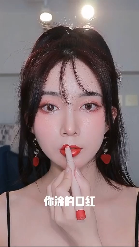 水润嘟嘟唇教程来啦,三步学会嘟嘟唇#美妆