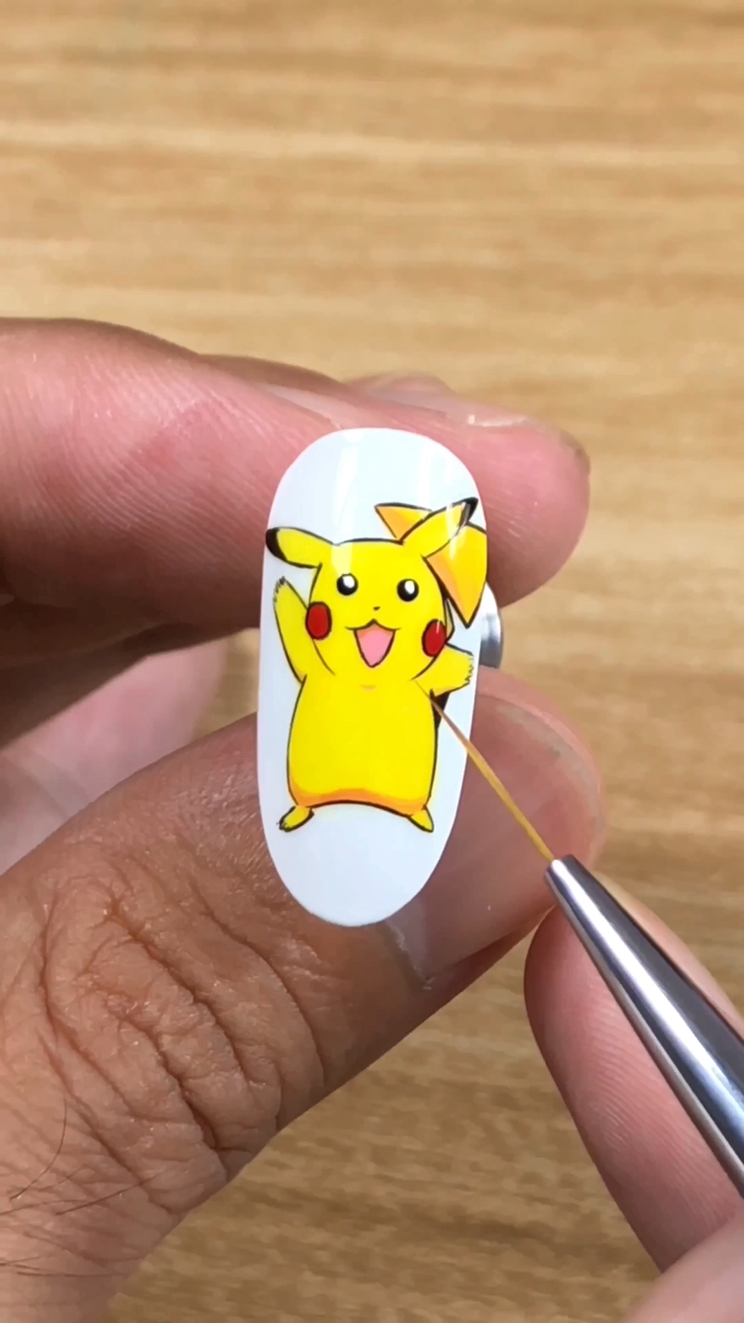 美甲彩绘皮卡丘