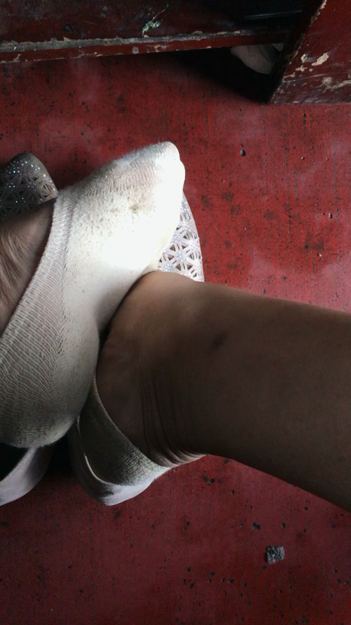 下雨天,把我的小七袜都能湿了,还能上泥了,幸好,袜子可以抑菌,阻止