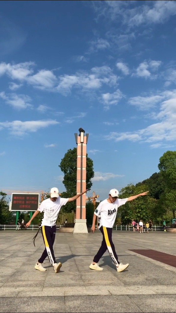 广场一段3ar俄舞,我这尾巴好飘哦98