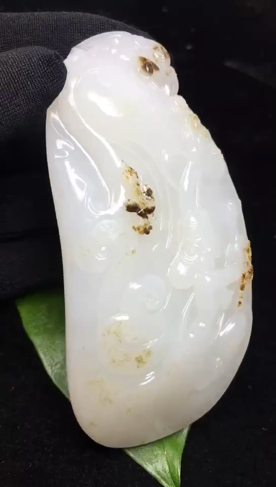 名称:洛神赋 作品出处:叶然玉雕工作室 材质:新疆和田玉籽料 尺寸
