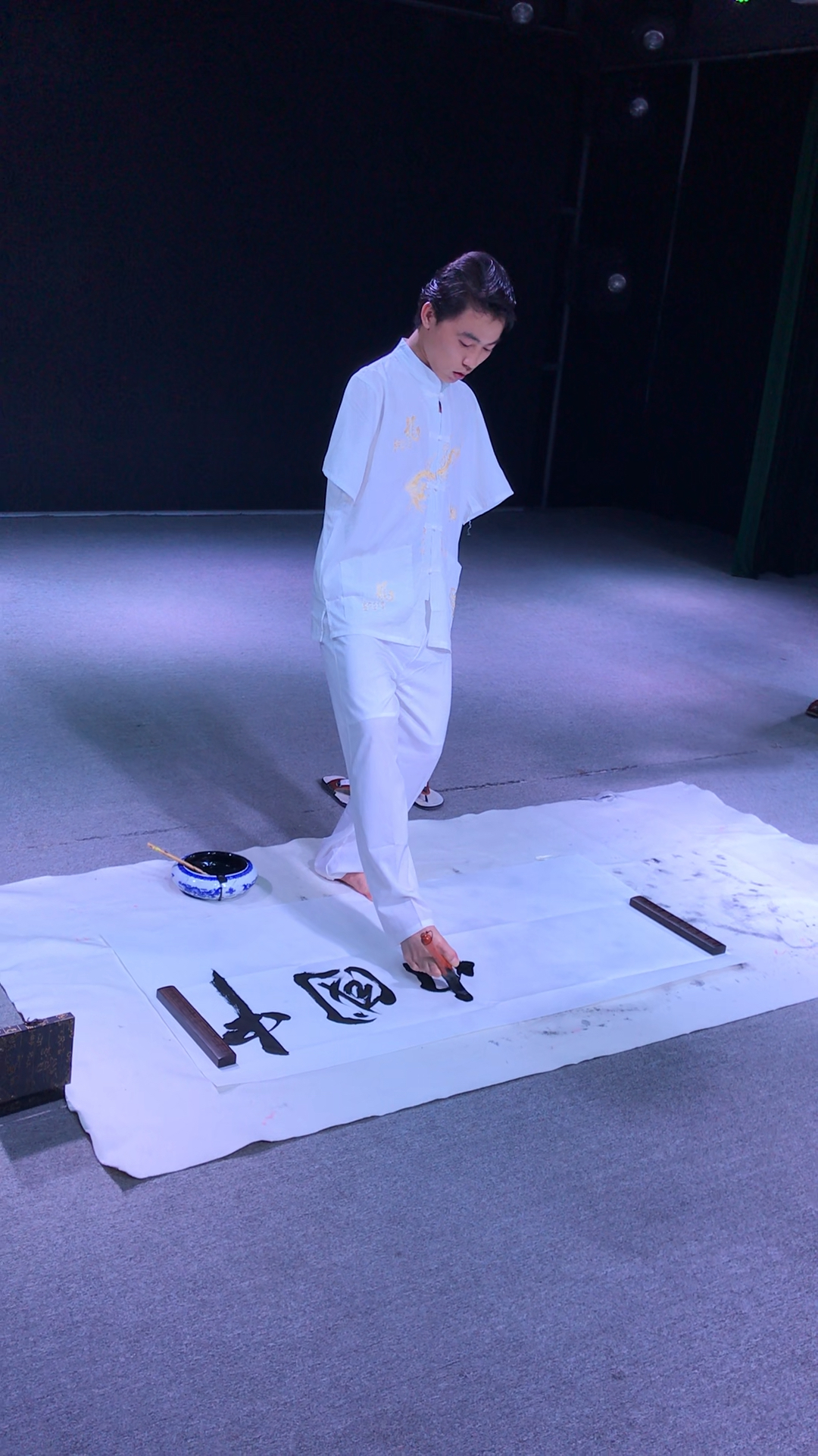 残疾人用脚写字