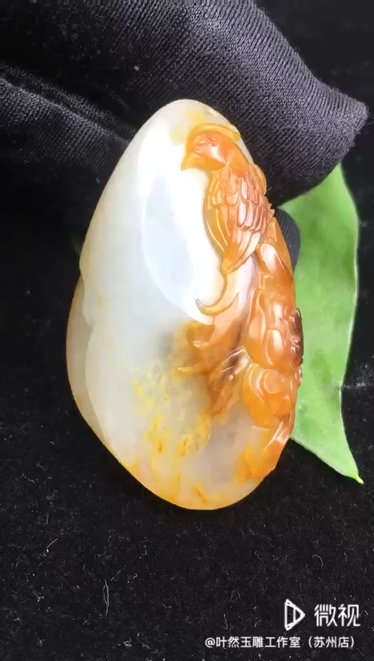 27.13mm  红皮巧琢牡丹盛开,花瓣委婉舒展,散发着阵阵花香