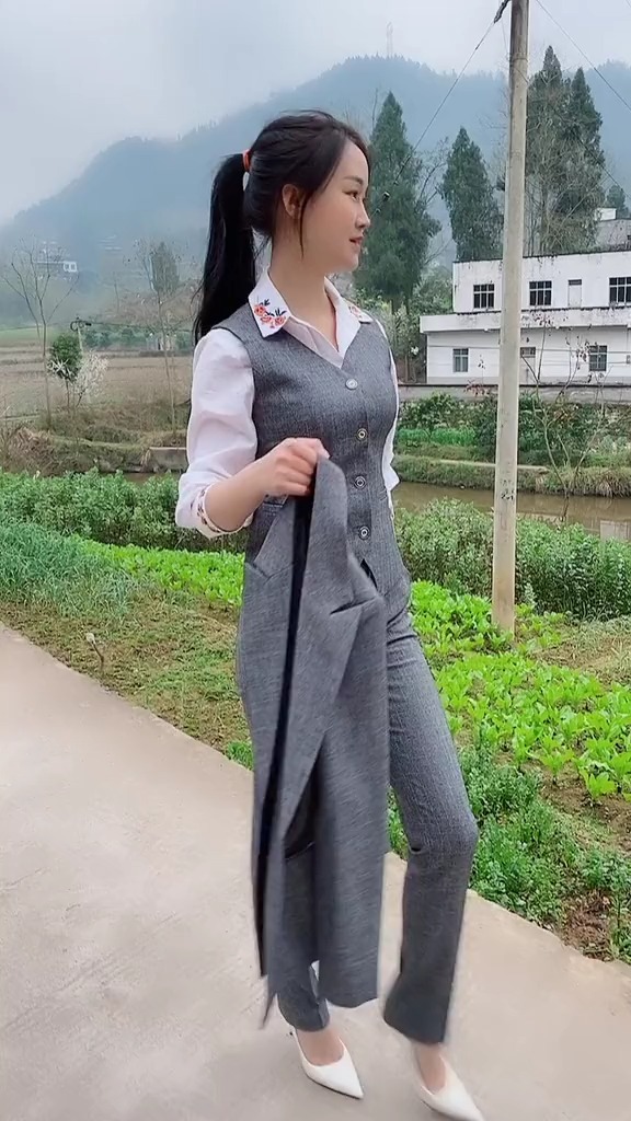 你好,我叫娟儿,地地道道的重庆妹儿长得不算好看,心底还算善良,刷到我