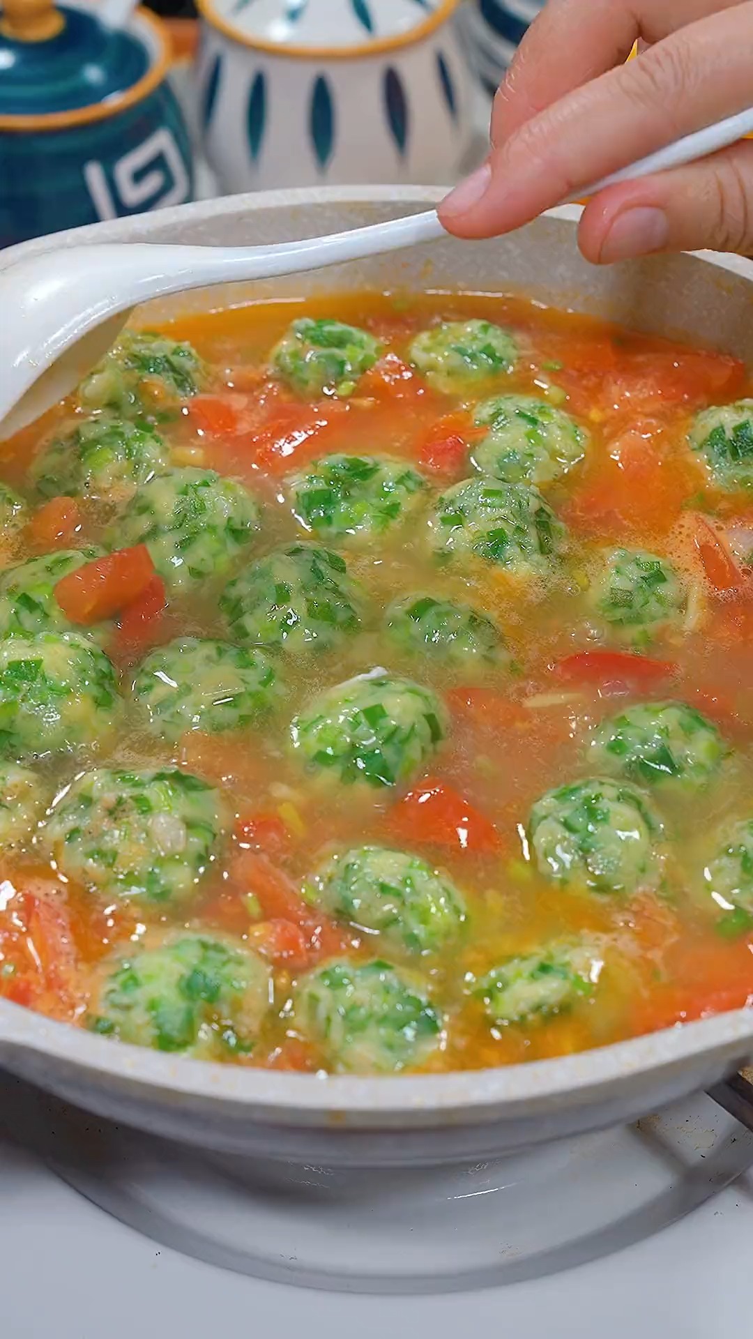 韭菜疙瘩汤,味道超级棒,连吃两碗都不过瘾.#韭菜疙瘩汤 #美食