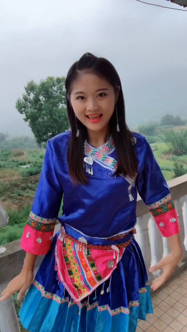 幺妹儿我住在重庆…自身非常喜欢表演!