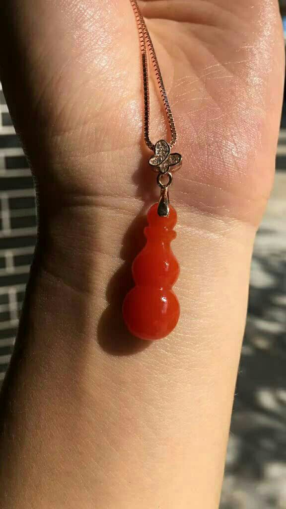 牛血红血磲葫芦吊坠 尺寸25-10-7,重量2.7克