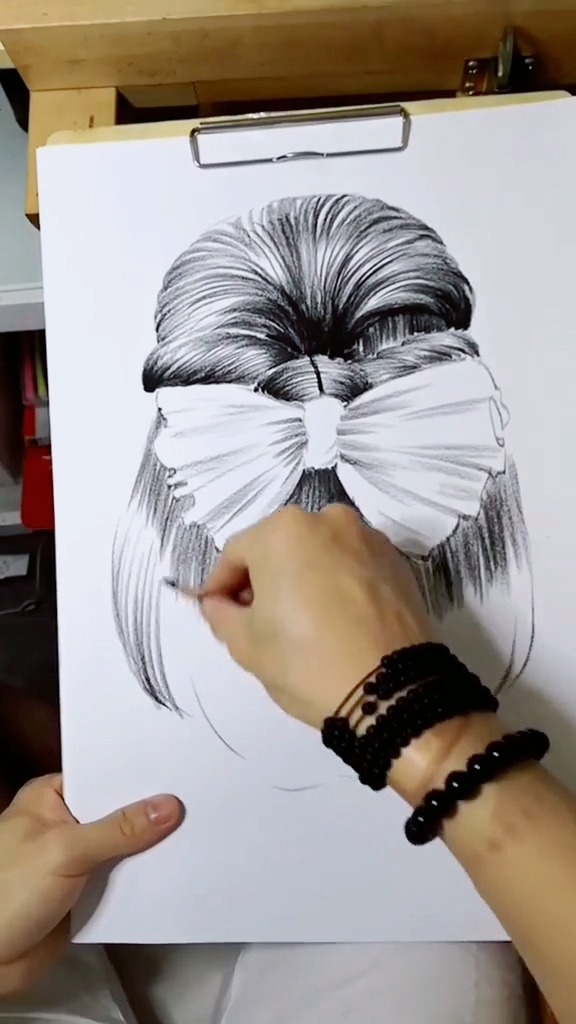 要想画出好看的头发,就得画出层次感.#创意绘画