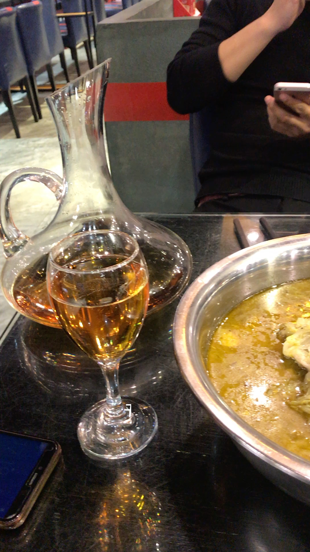 新的时尚,我得引领,吃中餐喝洋酒!