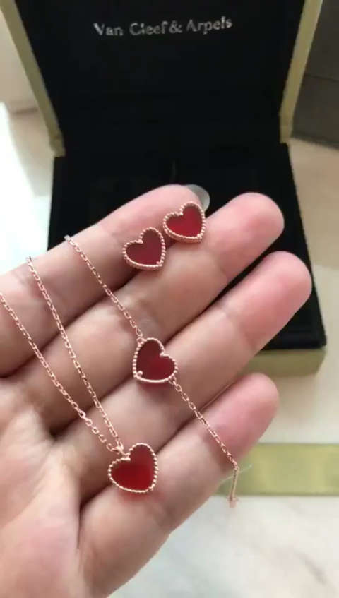 vca梵克雅宝红玉髓爱心项链