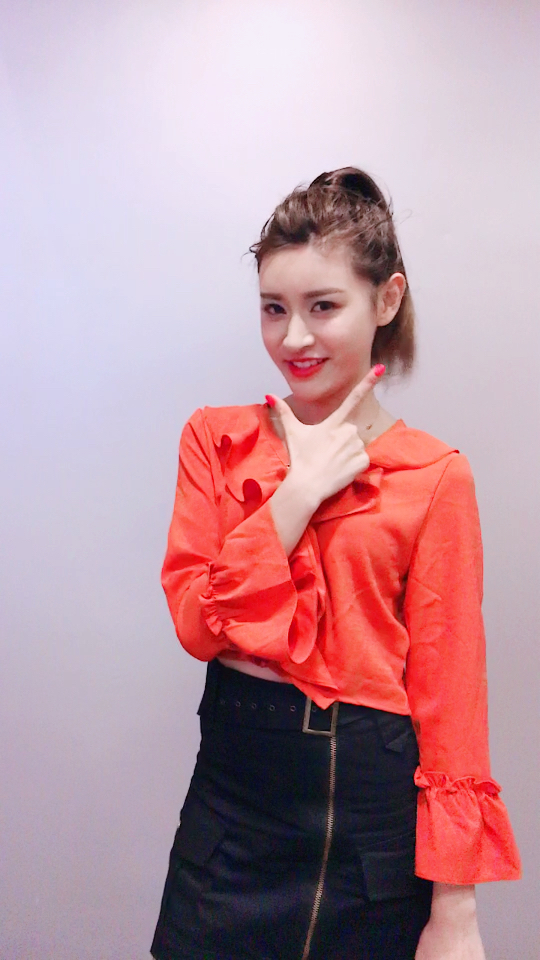 {uid:1524645764291813,nick:小妖潘妮}"再见只是陌生人"超美手势舞