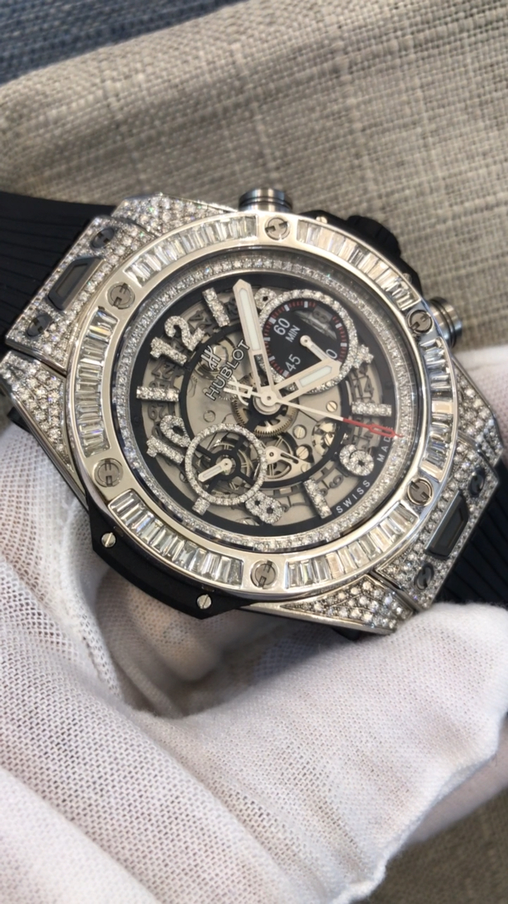 宇舶大爆炸  热门款  后镶顶级钻石   全套未使用品  现货13#### 喜欢