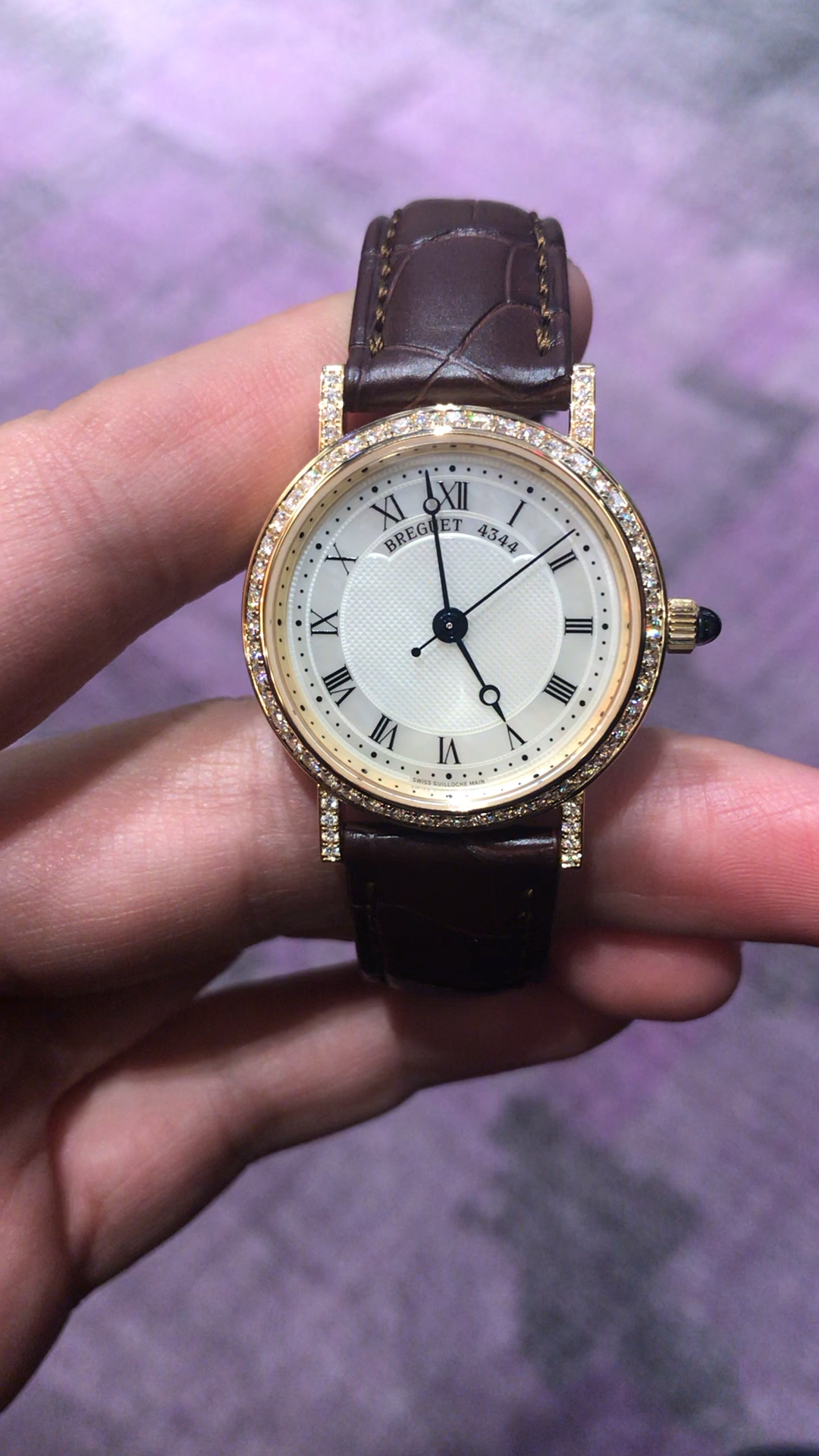 宝玑经典系列女表,十八k黄金带钻,贝壳面,背透机芯