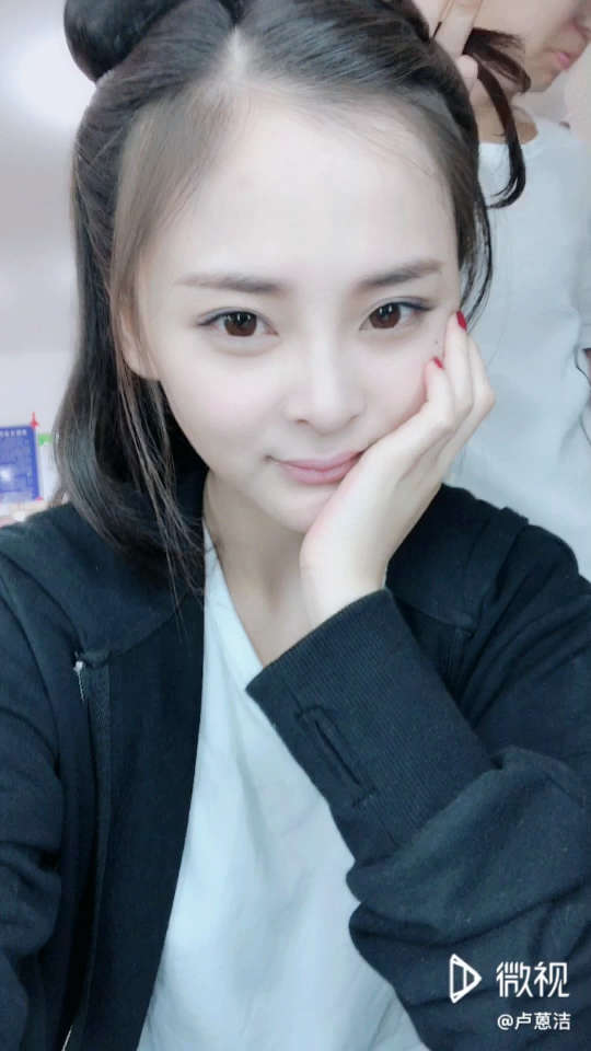 卢蒽洁 在微视发布了一个超有趣的视频,速来前排围观!