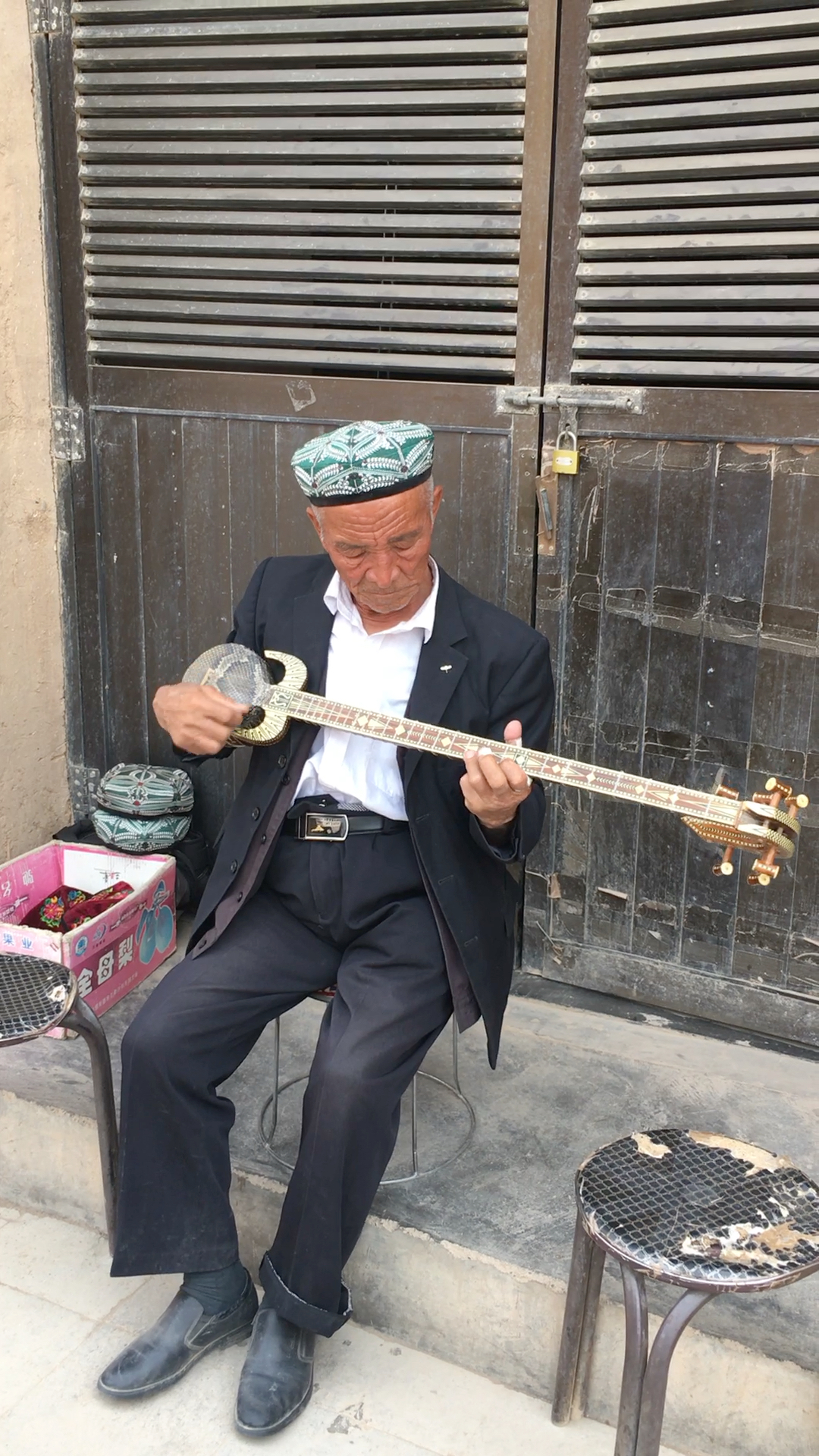 中国新疆维吾尔族乐器"热瓦普",中国新疆原生态.