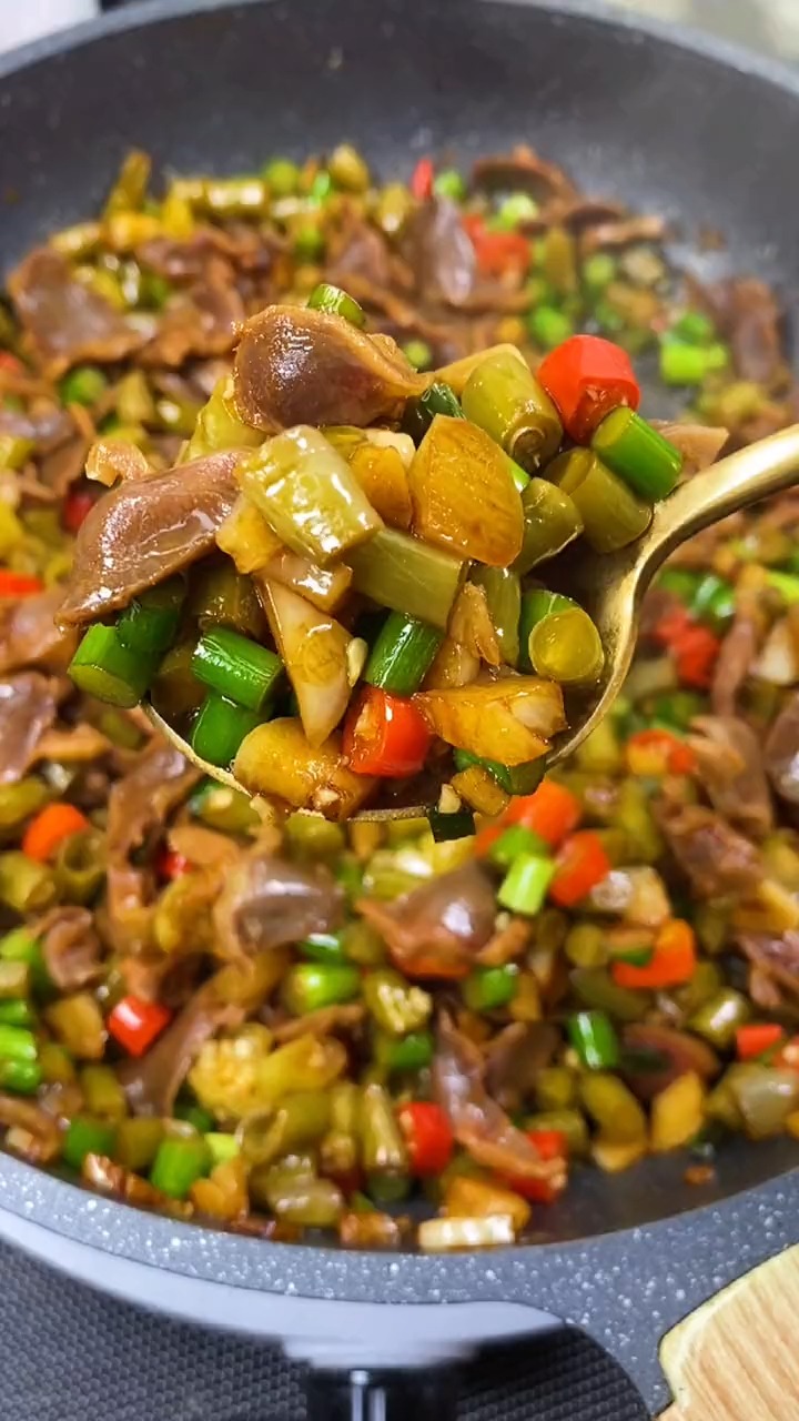 非常下饭的酸辣鸡杂,三碗米饭都不够吃