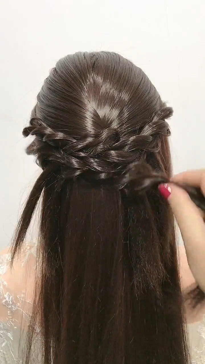 儿子结婚,婆婆这样盘发气质百搭