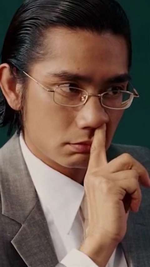 长江七号徐娇的老师上课抠鼻屎,最后竟然