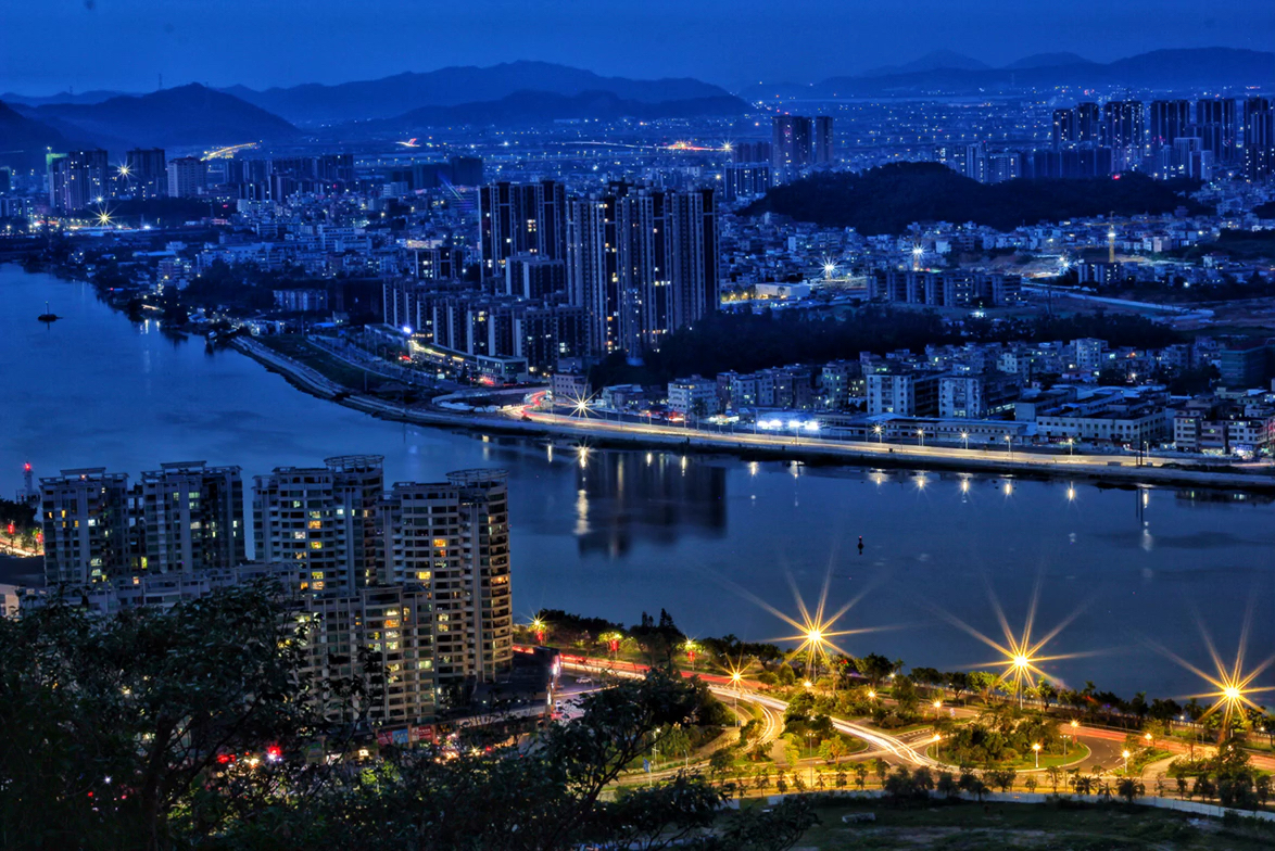 《斗门城区》 地标:广东珠海市斗门区井岸 时间:2018年9月 器材:佳能