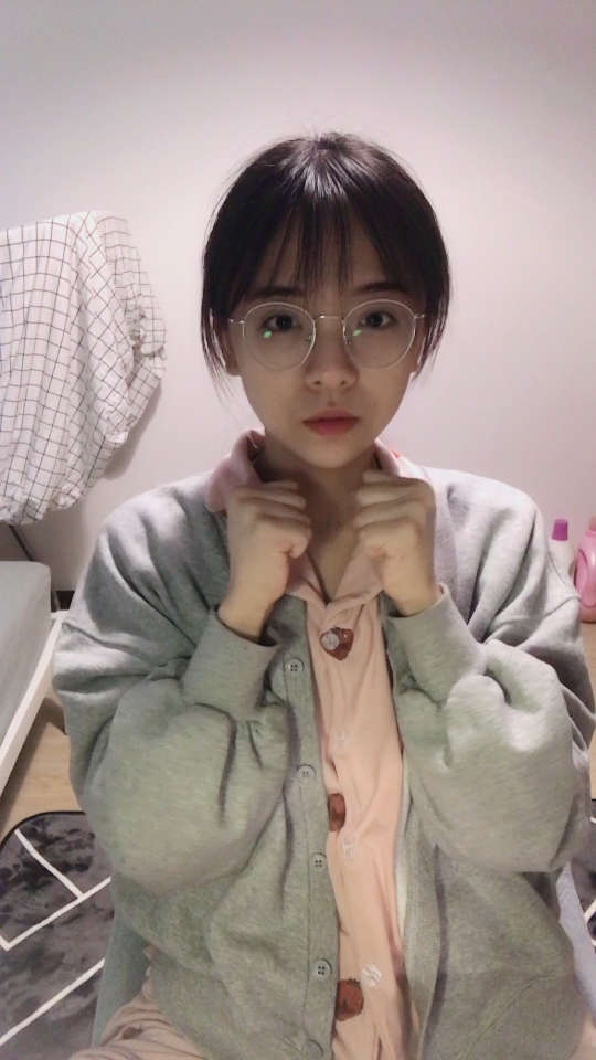 什么都答应你 喜欢你漂亮眼睛~ @经纪人小微