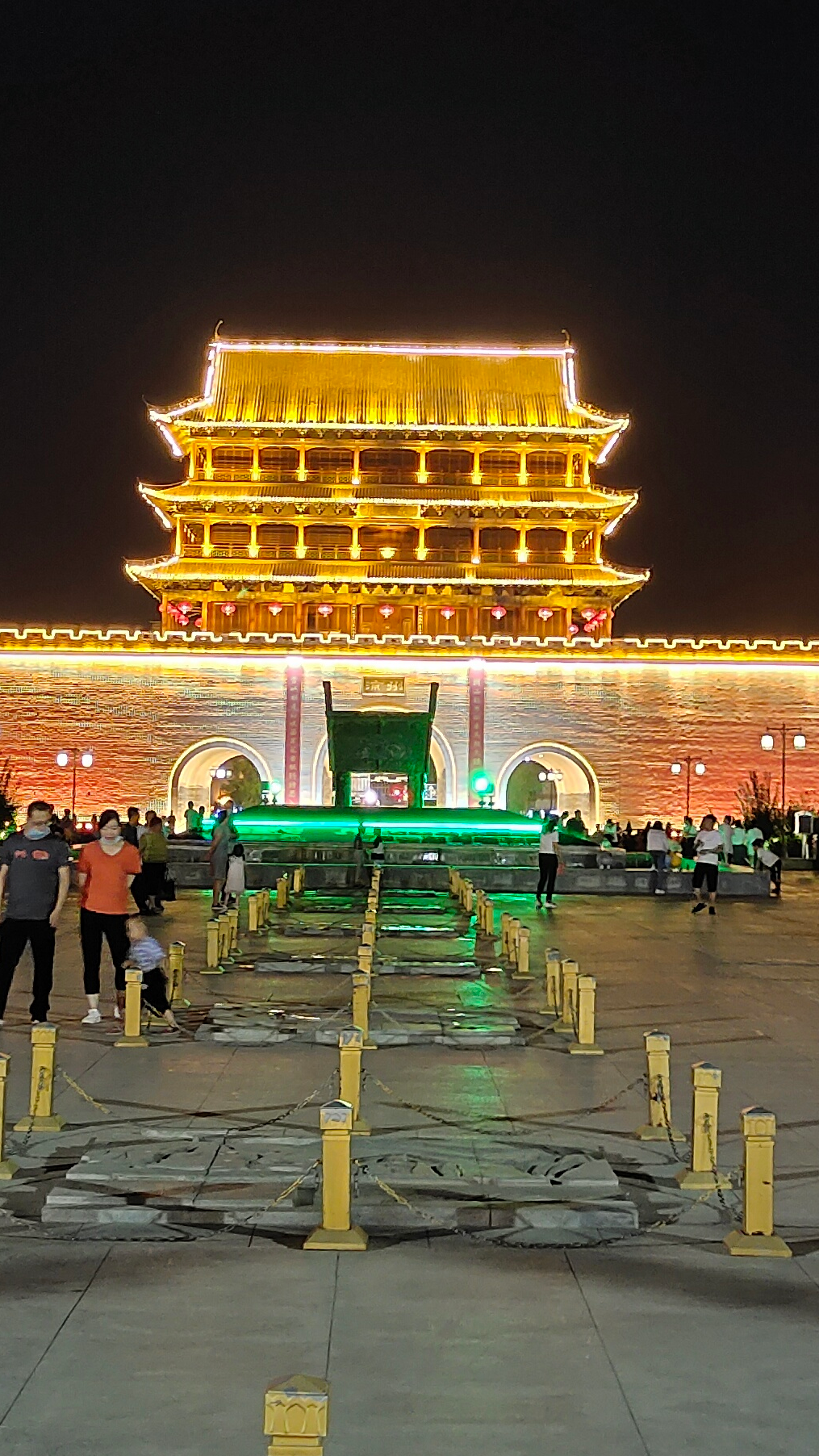 始建于隋的武威南城门楼,白天参观博物馆,夜晚赏雄伟喷泉与灯光