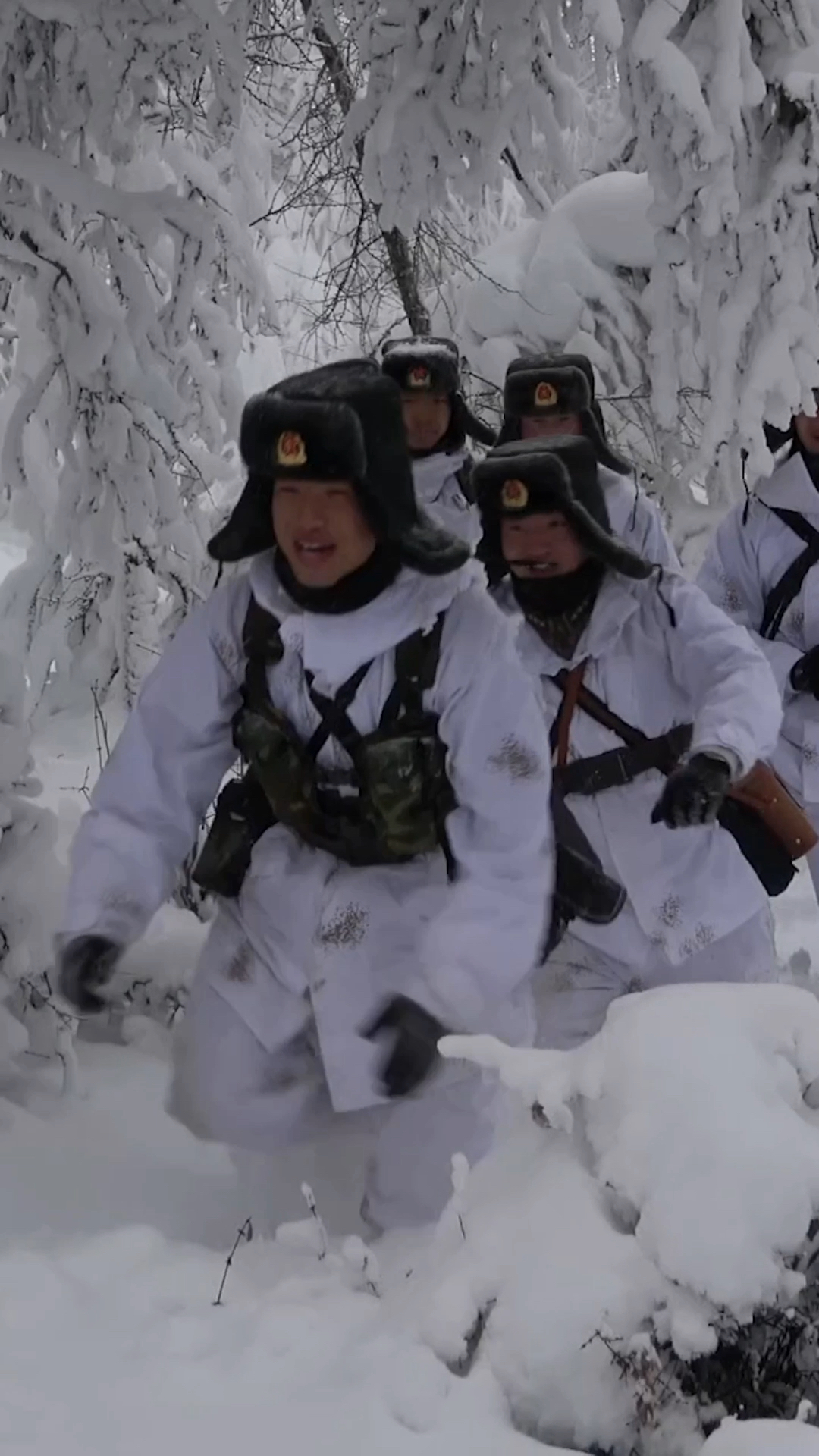 突然体会到战士们守护界碑的那份感情…红山嘴边防连战士李延荣,你太