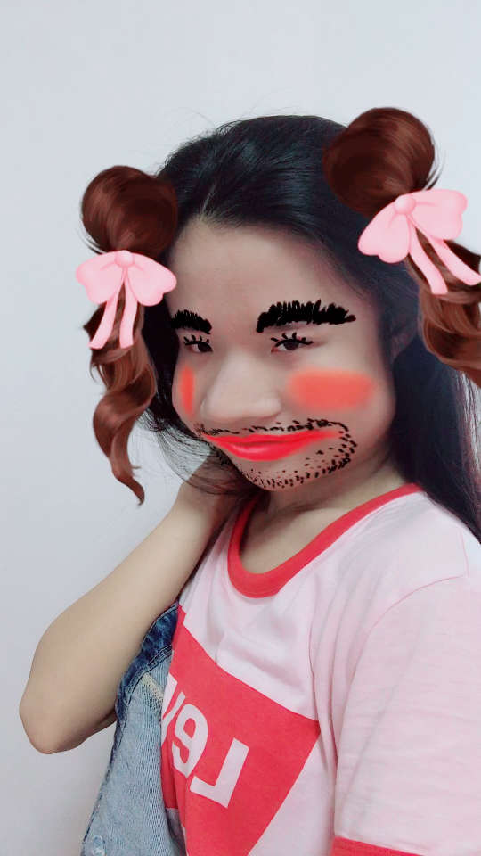 封面也是绝了,浓眉大眼,再梳个两个小发髻,如花姐姐是也哈哈哈哈