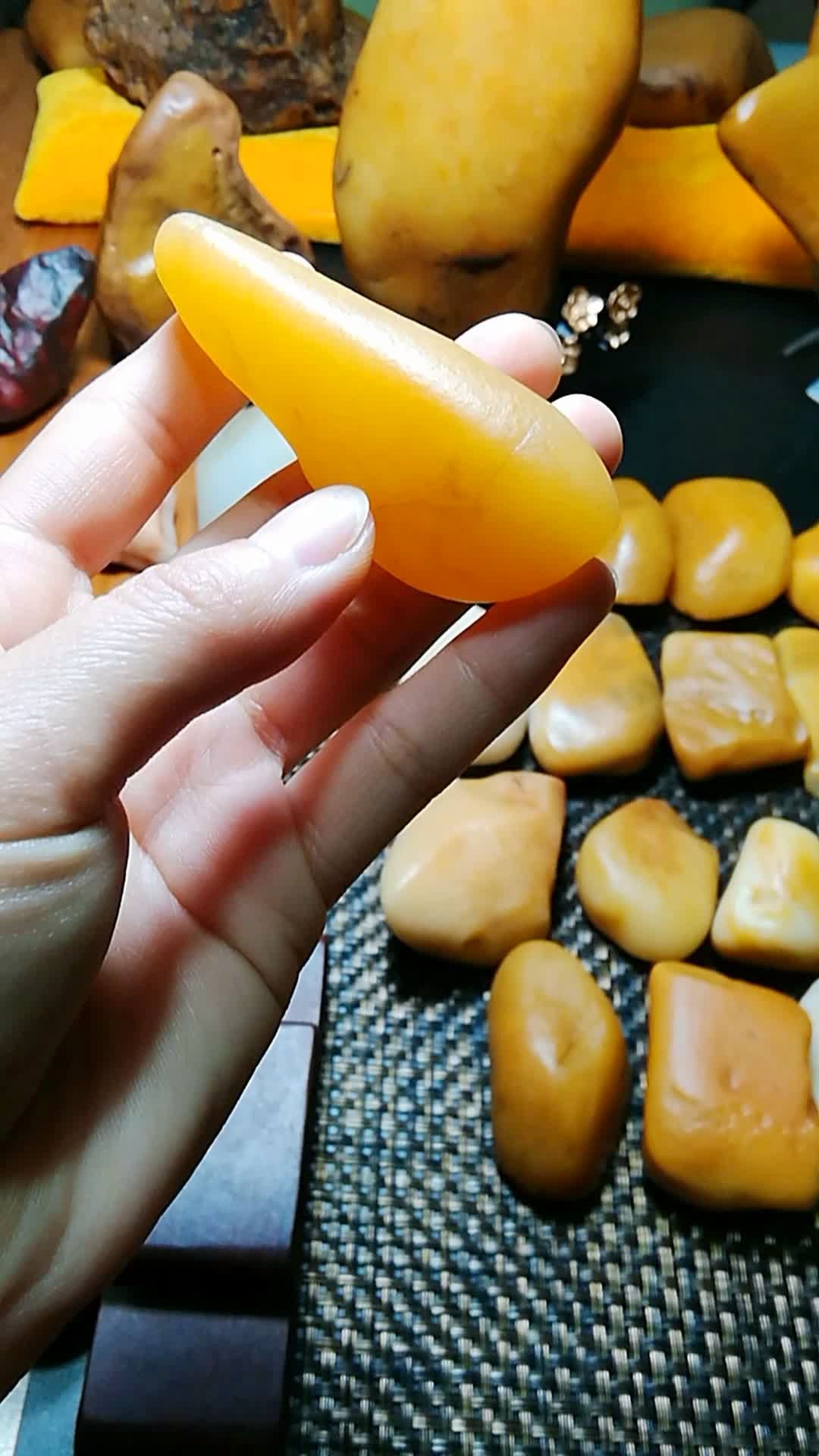 金丝玉鸡油黄原石,喜欢的来关注!