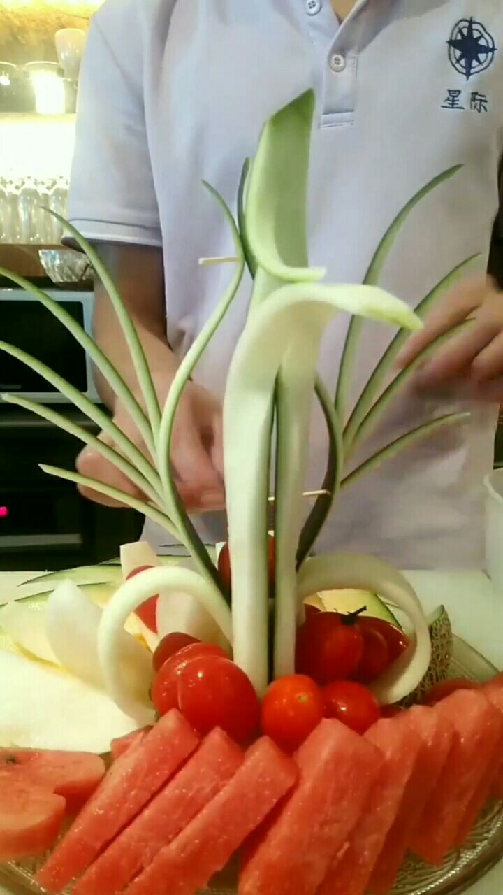 高手教你切ktv果盘!喜欢的点点关注!