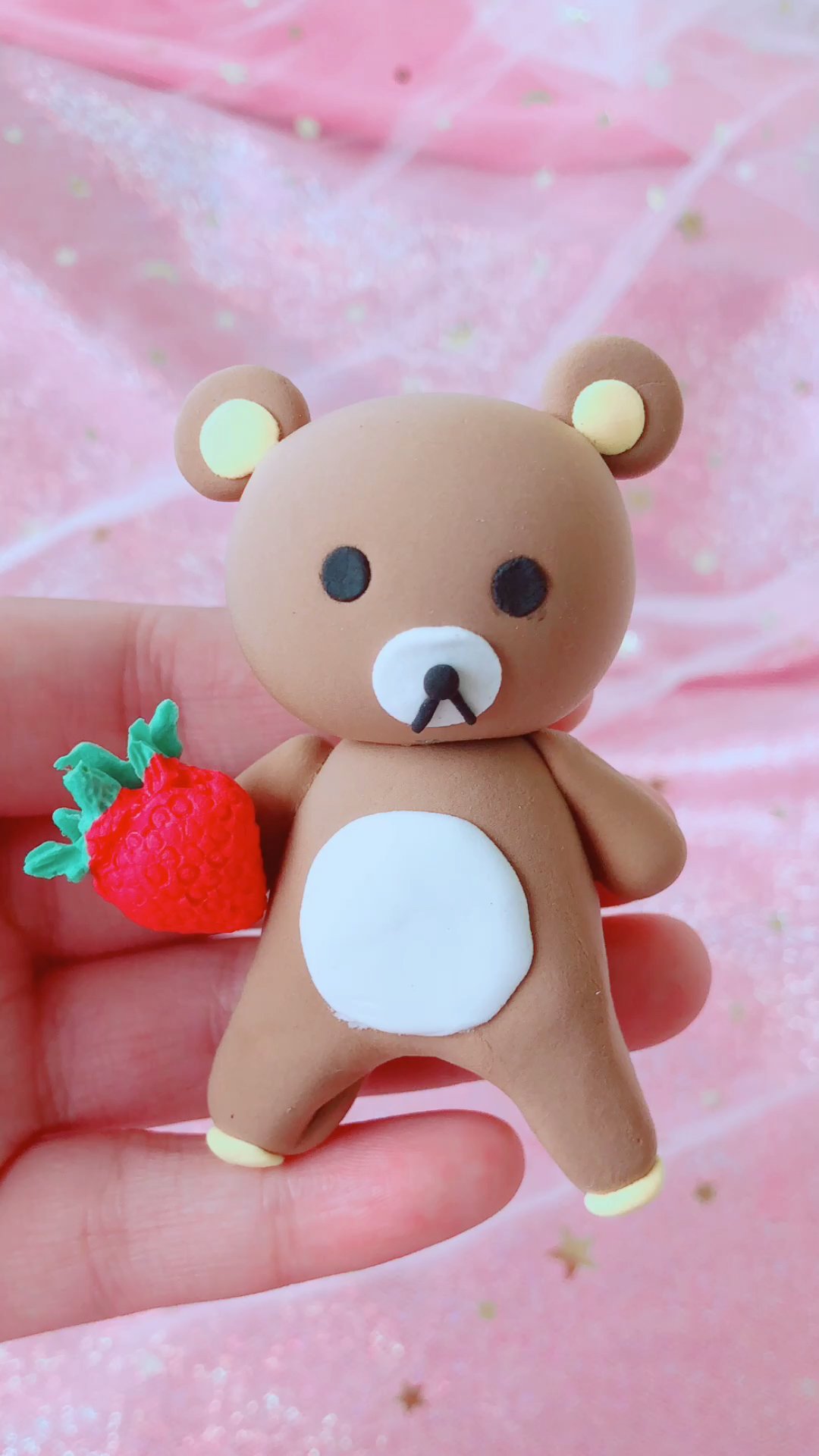 黏土轻松熊,哈哈,被我做得丑萌丑萌的.