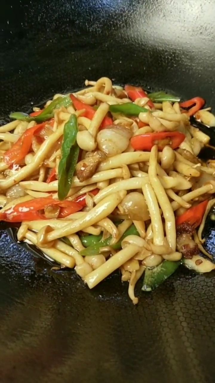 海鲜菇炒肉,家常的味道.