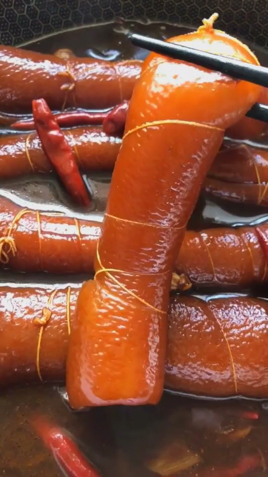 卤味猪皮卷做法 美容养颜 喜欢的试试吧!