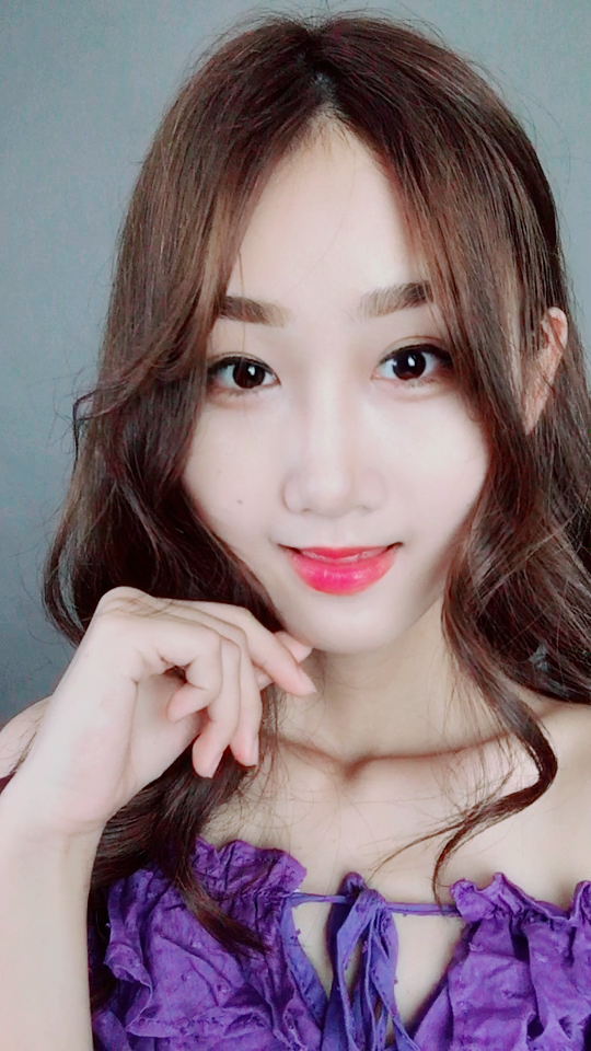 是时候表演真正的技术了,抿嘴唇的速度谁有我快哈哈