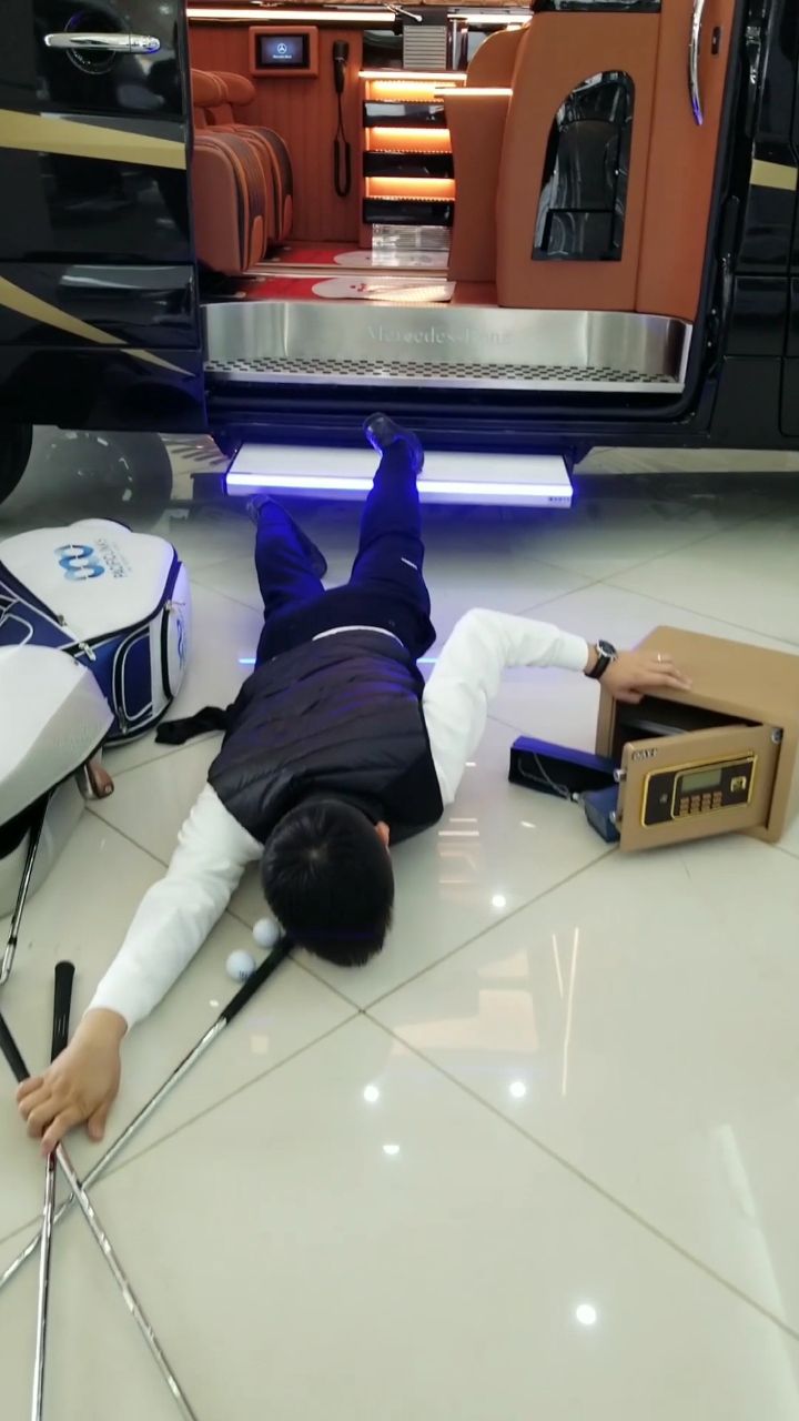 听说最近流行富贵摔,看这一下可还行?