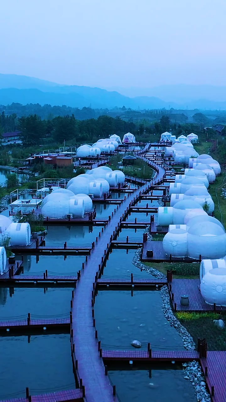 水上泡泡屋酒店,虽然可以看星空,但是透明这一块你们怎么看